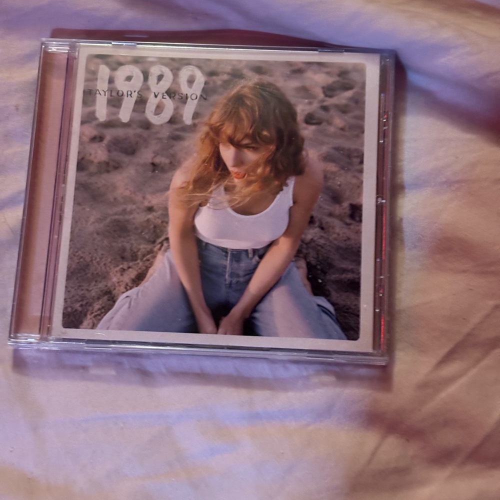 Taylor Swift 1989 CD - White and Blue Cover